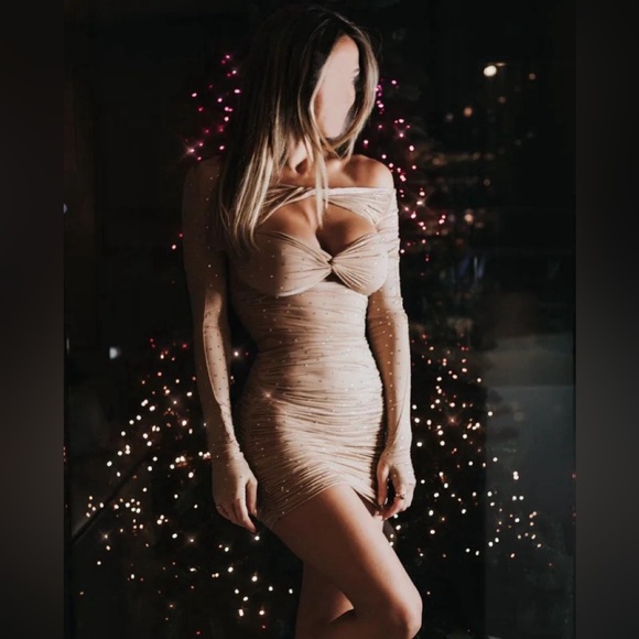 Alex Perry Crystal-embellished Off-The-Shoulder Cutout Twist Front Mini Dress - Picture 4 of 11